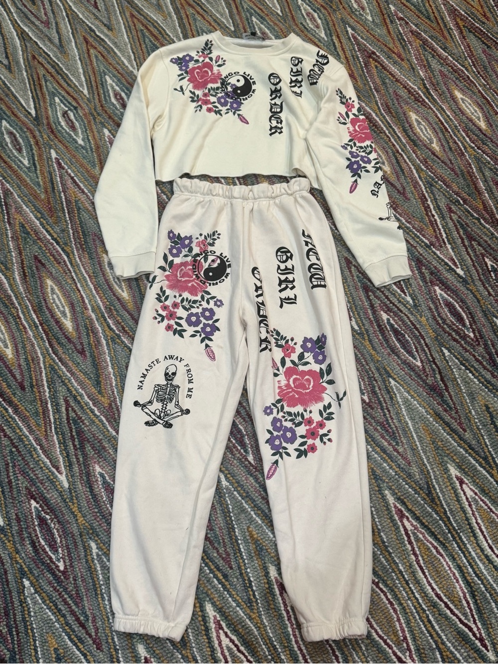 ☯️🌸 (SET OF 2!) Cream Floral Graphic Track Pants & Cropped Sweatshirt Set 🌸☯️ - Picture 3 of 9